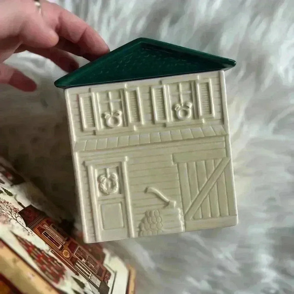 Vintage Avon General Store ceramic box container kitchen - Picture 8 of 9